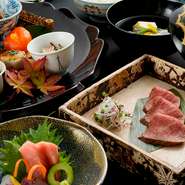 食材の旨みを最大限に活かした調理手法を用い、感性豊かな組み合わせで仕上げる艶やかな懐石料理。
決して妥協せず、細部までこだわり、和食の神髄を守る古都の料理で至福の時間をお過ごしください。