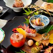 接待・会食にオススメの、ランチ懐石一番人気です。野菜・肉・鮮魚と、一皿一皿こだわりの逸品が咲き誇っています。その名の通りいろいろな料理の華が堪能できる献立です。