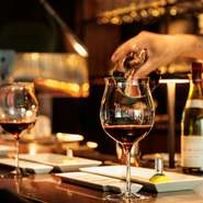 おまかせ創作串を15本とお飲み物をたっぷりと楽しめるフルコース。心行くまで串カツとお飲み物を堪能できる贅沢コースは、宴会やパーティーでも心強い存在です。