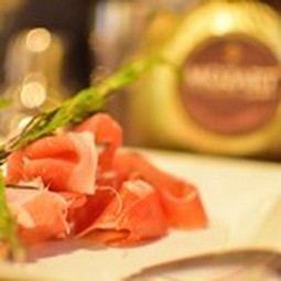 食べ応えがあっておいしい『生ハムの盛り合わせ』