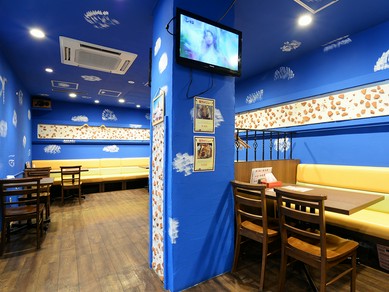 二人で色々なカレーをシェア。本格カレーが二人の距離を近づける