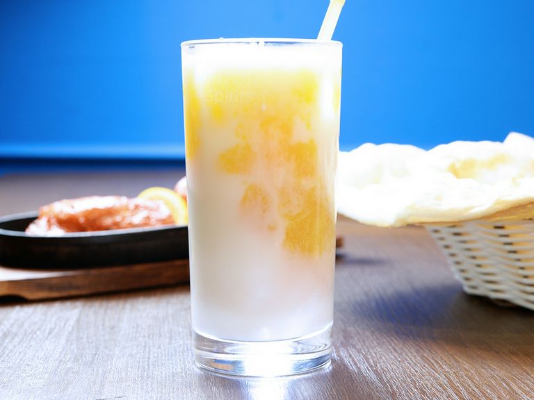 マンゴーがアクセント。甘く飲みやすい『マンゴーラッシー』