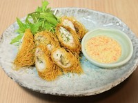 新鮮な魚を細く裂いたカダイフで包み、香ばしく揚げた一品。サクサクとした食感と魚の旨みが絶妙にマッチし、食欲をそそります。禄コースの前菜でもご提供しています。