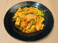 希少で旨み豊かな沖縄産アグー豚と、ピリッと辛いキムチを香ばしく炒め合わせた一品。深いコクと辛みがご飯によく合います。