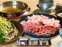 厳選食材「アグー」をメインに迎えた贅沢なしゃぶしゃぶ。豚の旨みが際立つだしに、味の変化を楽しめる薬味、旬を迎えた野菜も一つ一つをおいしく楽しめるようこだわりぬいた自慢の逸品です。
