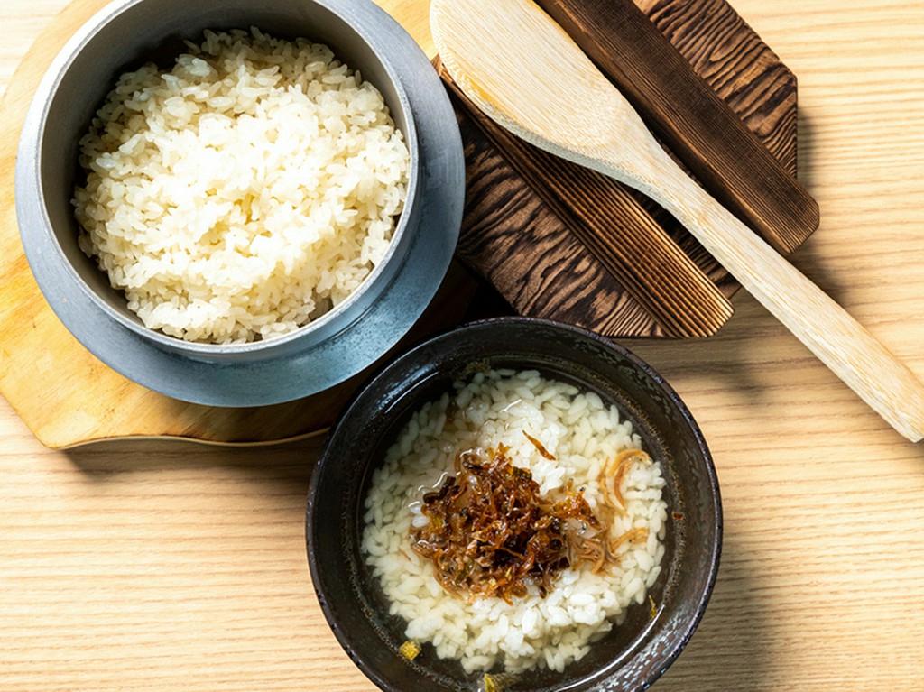 〆の逸品『釜焼きご飯の出汁茶漬け』