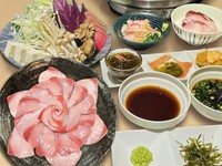 ご利用時間2時間30分の飲み放題が付いたコースです！ 
先付け、前菜からデザートまで8品のフルコース