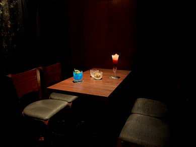 多彩なカクテルや世界のウィスキーで、最高級のおもてなし