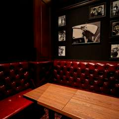 ニーズに合わせて使える半個室と完全個室を完備