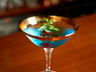 ついうっとりと見とれてしまう、綺麗なオリジナルカクテル