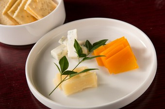 お酒と相性抜群『チーズの盛り合わせ3ピース』