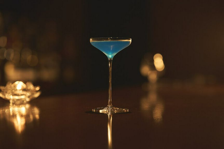 スカイダイビング(ラム、ブルーキュラソーを使ったカクテル)