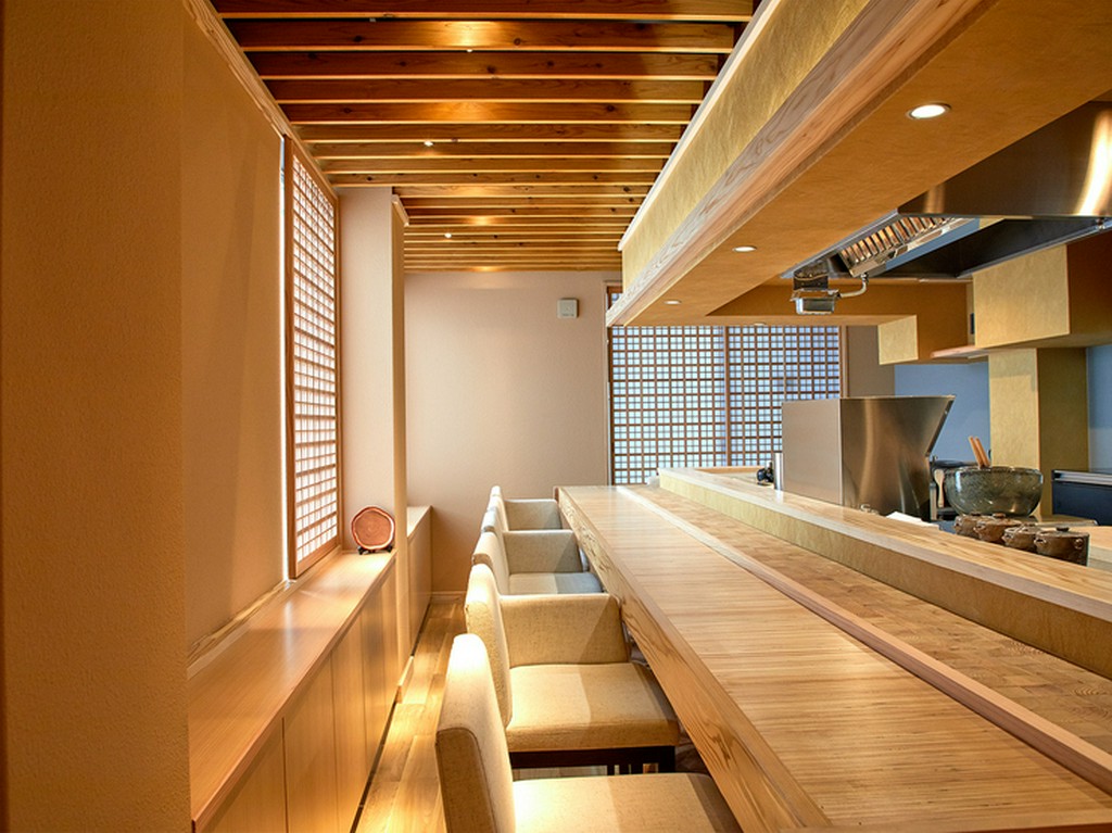 のびのびとくつろげるカウンター席