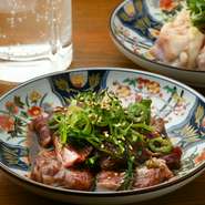 大人のためだけじゃない！やわらかなハラミなどは、ちびっ子にも人気。さらにお子様メニューも充実しています。卓上蛇口からキッズがパパママにレモンサワーを注いであげる微笑ましい風景も、よくみられるとか。