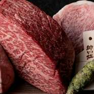 扱われる牛肉は、全てA5ランク黒毛和牛。コース内容に応じて、石垣牛を選ぶこともできます。黒毛和牛の赤身肉、ヒレ、シャトーブリアン、サーロインなどあらゆる部位を網羅。