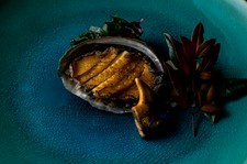リーズナブルで鉄板焼きを堪能できるコースとなっております。