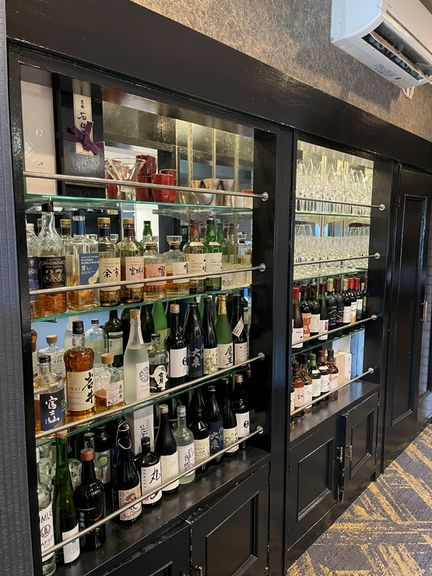 落ち着きのある店内は接待など大切なシーンにも向いています。
