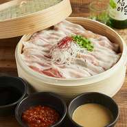 追加メニュー（税抜価格）豚肉（680円）/野菜盛り合わせ（480円）/キムチ（680円）