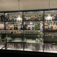 メインカウンター正面