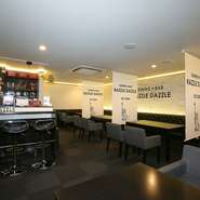 テーブル席の間隔が離れているので会話は気にならず、コース料理も予算で組んで個出しで提供出来ますので利用しやすい内容となっております。
※コースご利用の場合は事前予約をお願いいたします。