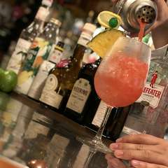 毎月替わるオススメ以外にも数多くのカクテルを用意