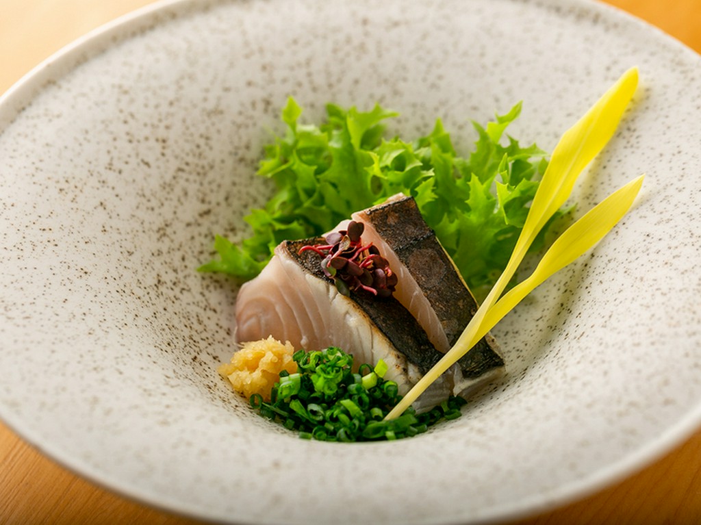 サッと炙ることで香りを立たせ、芳ばしく仕上げている『炙り』