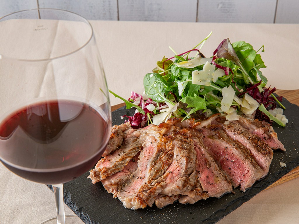 イタリア産など各国ワインと料理とのペアリングが楽しめる