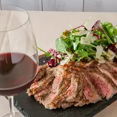 イタリア産など各国ワインと料理とのペアリングが楽しめる