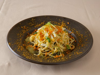 シェフのオススメ『タリオリーニ　サルデーニャ産ボッタルガとアオリイカ』