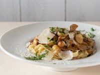 シェフのオススメ『タリアテッレ 欧州産ポルチーニ茸』【期間限定】