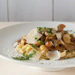 シェフのオススメ『タリアテッレ　欧州産ポルチーニ茸と栗のソースタイムの香り』