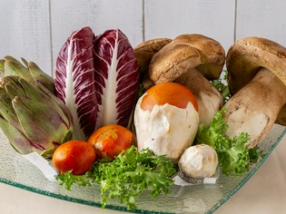 イタリアなどから輸入する洋食材や自家製ハーブなどを料理に使用