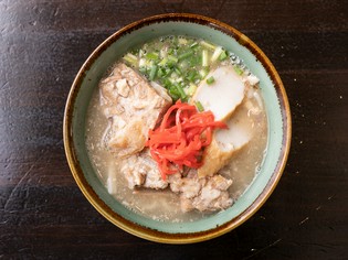 麺も具材も沖縄から取り寄せた『ソーキそば』