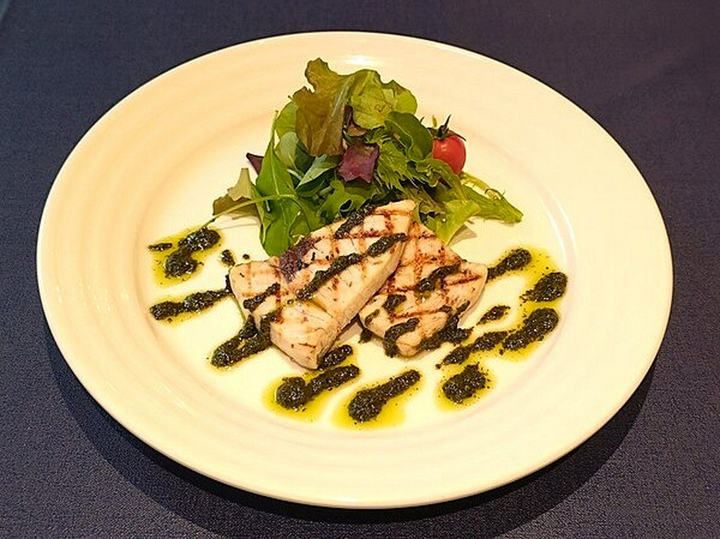 カジキマグロのグリル　ジェノベーゼソース