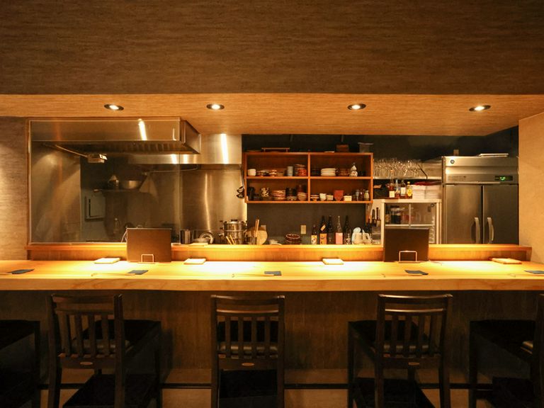 落ち着いた店内で接待や会食でのご利用も可能です
