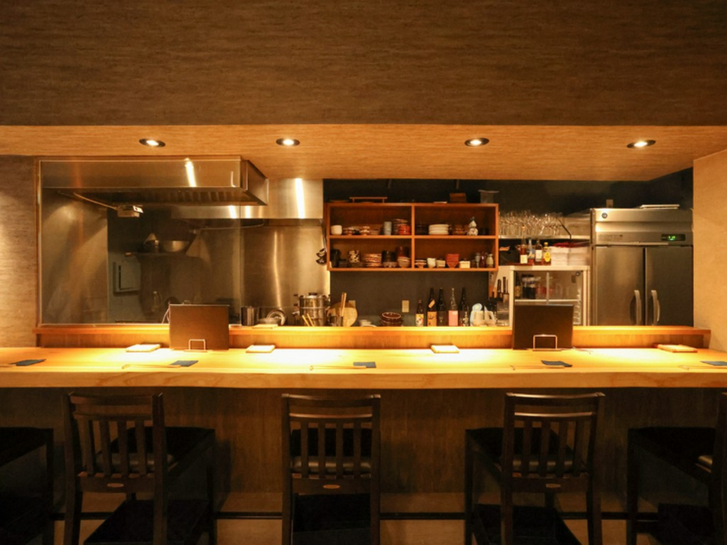 落ち着いた店内で接待や会食でのご利用も可能です