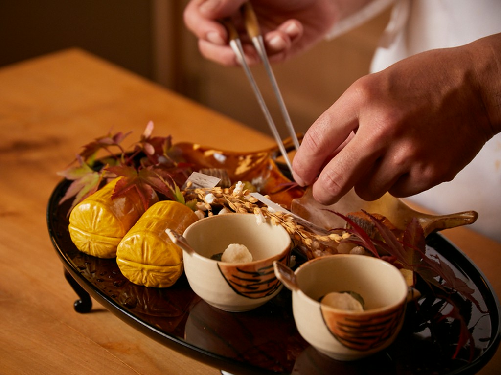 料理を盛付ける器にもこだわるのが【せん田】流