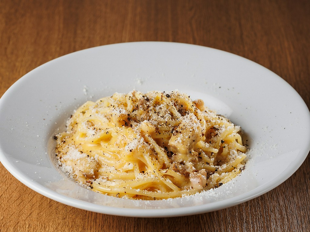 芳醇なチーズが香る『カルボナーラ（こだわり卵と鹿児島豚の自家製無添加ベーコンのカルボナーラ）』
