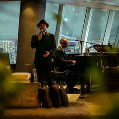 愛宕グリーンヒルズの42階、地上180mの心地良いBARスペース