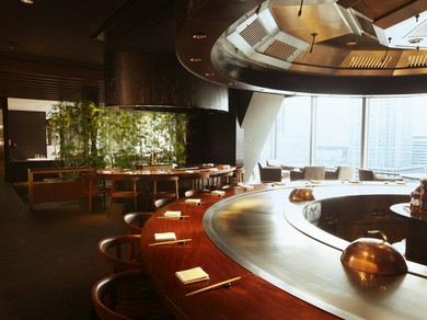 落ち着いた大人の雰囲気の店内。