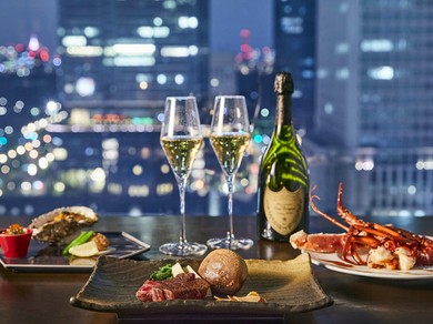 煌めく丸の内の夜景を眺めながら素材の味を
