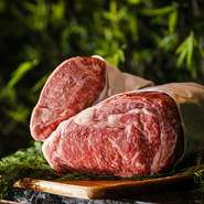 選りすぐりの国産牛をご用意。サーロインやフィレ、さらには食べ比べなどお好きなものを、目の前で職人が華麗に調理する手さばきを眺めながら、五感でお楽しみください。
※写真はイメージです。
