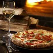 併設の「SalvatoreCuomoBros.」から旬の食材を華やかに調理したイタリアンメニューを、「鉄板焼An」からは黒毛和牛はじめ国産牛のお料理や魚介鉄板焼も、お召し上がりいただけます。