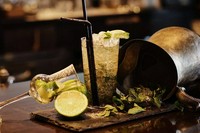 豊富な銘酒を各種取り揃えております。カクテルもお好みでお作りいたしますので、何なりとお申しつけください。
※写真はイメージです。