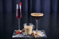 フレッシュフルーツや限定リキュールなどを使用し、オリジナルカクテルをご提供。お好みをバーテンダーでお伝えいただき、あなただけの一杯をお楽しみください。
※写真はイメージです。