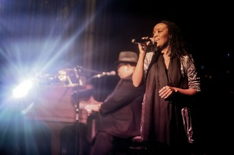 目の前での生演奏は圧巻