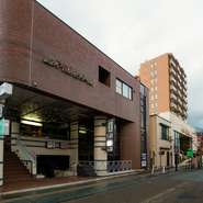 店名は、Chineseと中国茶（チャイ）に由来。お酒を飲めない方もおくつろぎいただきたい、という想いが込められています。