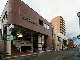 ディナーだけでなく、お茶休憩にも利用できるお店