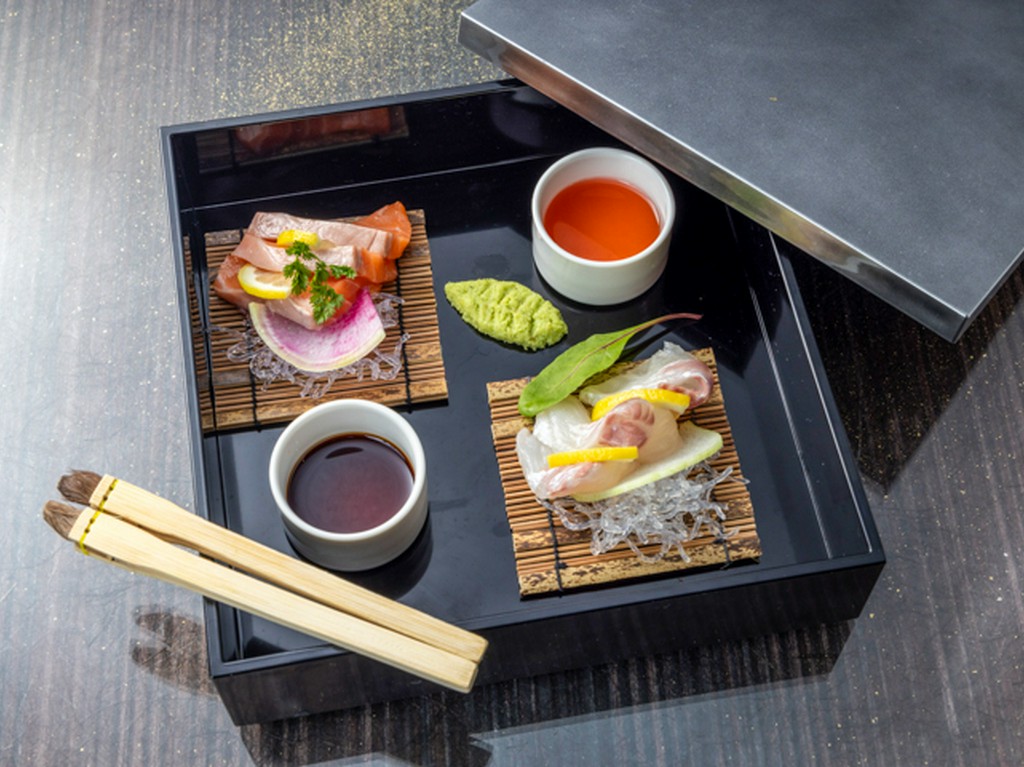 本日の鮮魚のお造り2種盛り