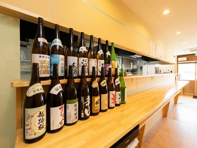 銘酒よりあえて手頃なレギュラークラスでおいしい日本酒を用意